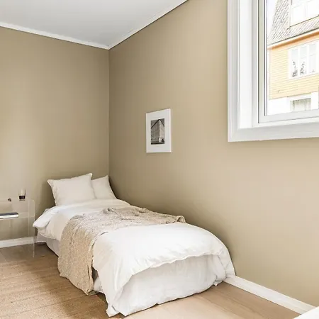 Sentral Med Parkering Og Peis *