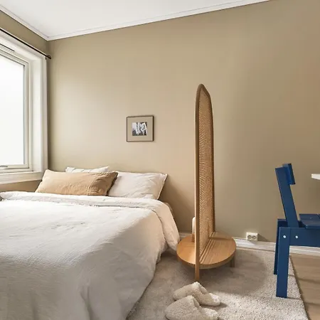 Sentral Med Parkering Og Peis *