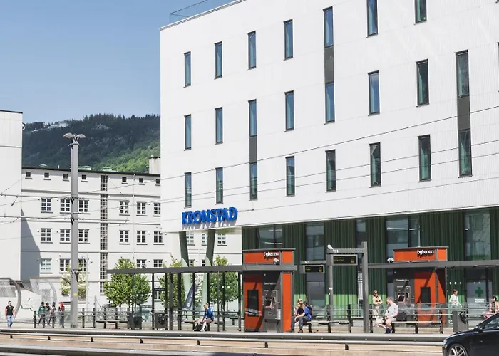 Sentral Med Parkering Og Peis Appartamento Bergen