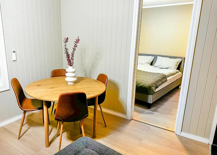 Sentral Med Parkering Og Peis 베르겐